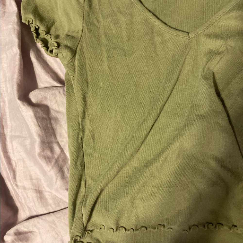 green tee cropped ruffle